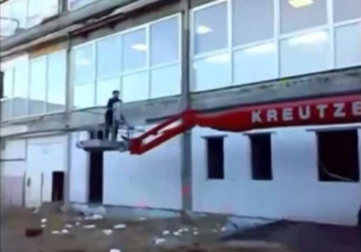 Πόσο στραβά μπορεί να πάει η πρώτη μέρα στη δουλειά; (βίντεο)