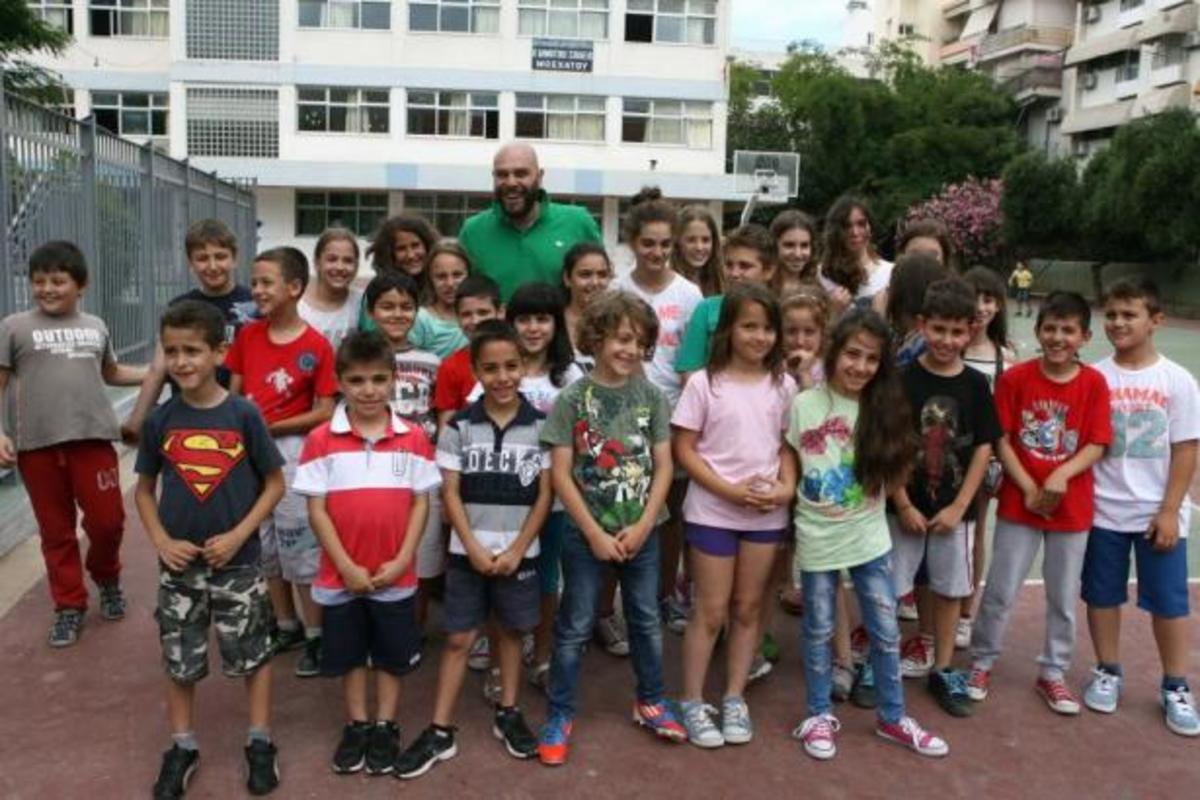 Ο Μιχάλης Stavento στο Κέντρο Δημιουργικής Απασχόλησης της «Αποστολής»