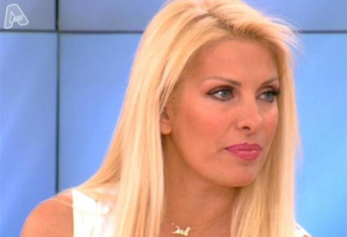 Έξαλλη η Ελένη με τον γνωστό παπαράτσι – Ανεβάζει φωτογραφίες του στο twitter