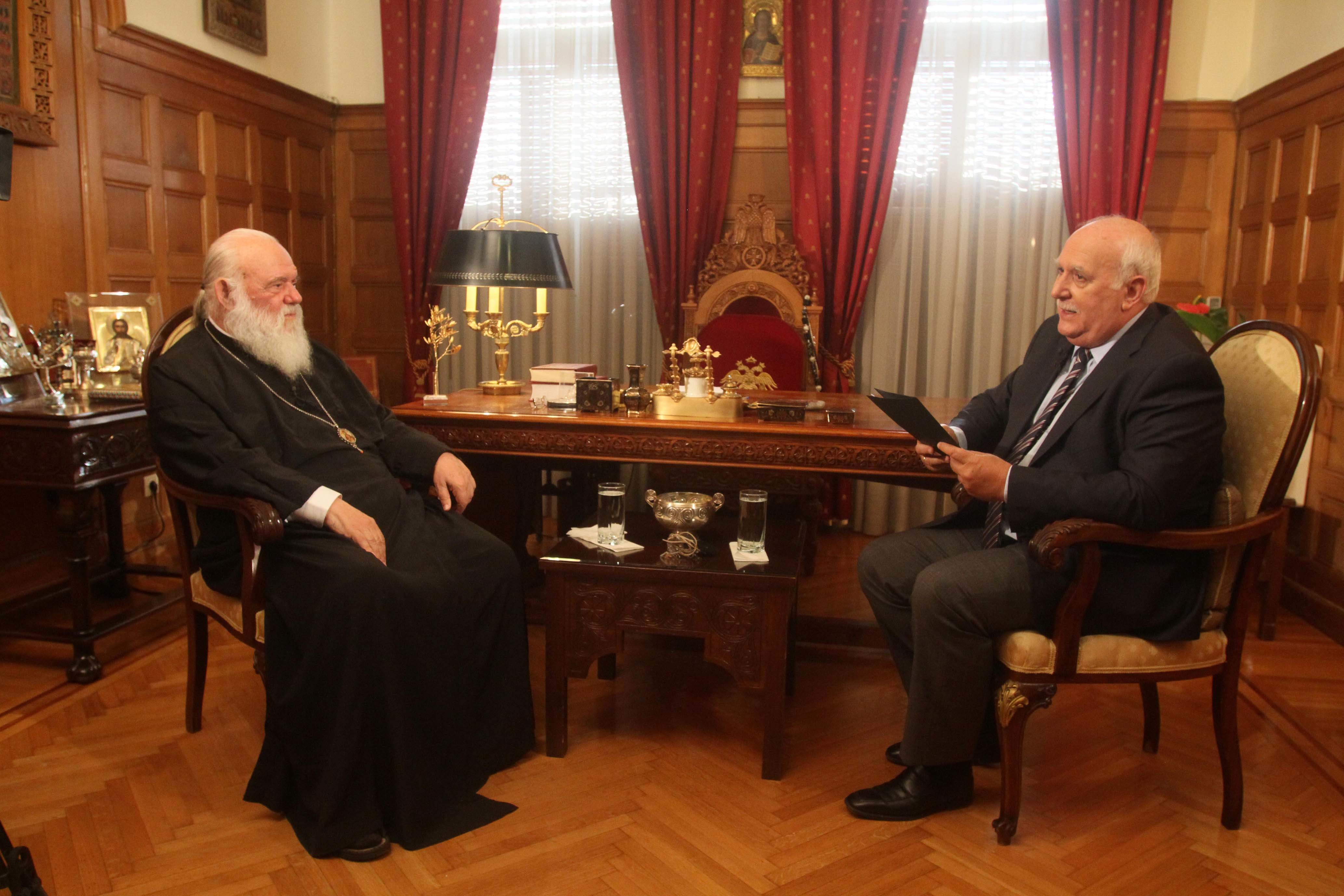 O Αρχιεπίσκοπος Αθηνών και πάσης Ελλάδος, Ιερώνυμος στον Γιώργο Παπαδάκη
