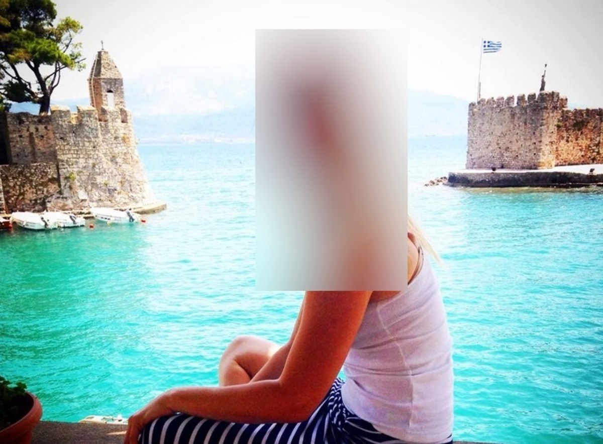 Ποια παρουσιάστρια ποζάρει σε πανέμορφο κάστρο;