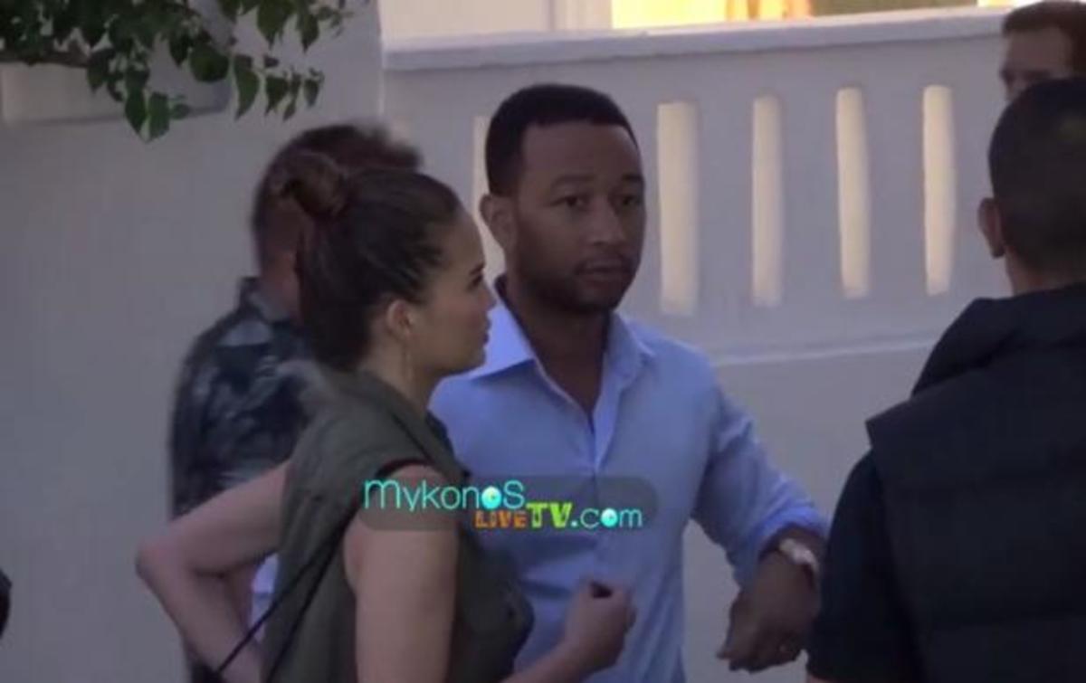 Ο τραγουδιστής John Legend στη Μύκονο!