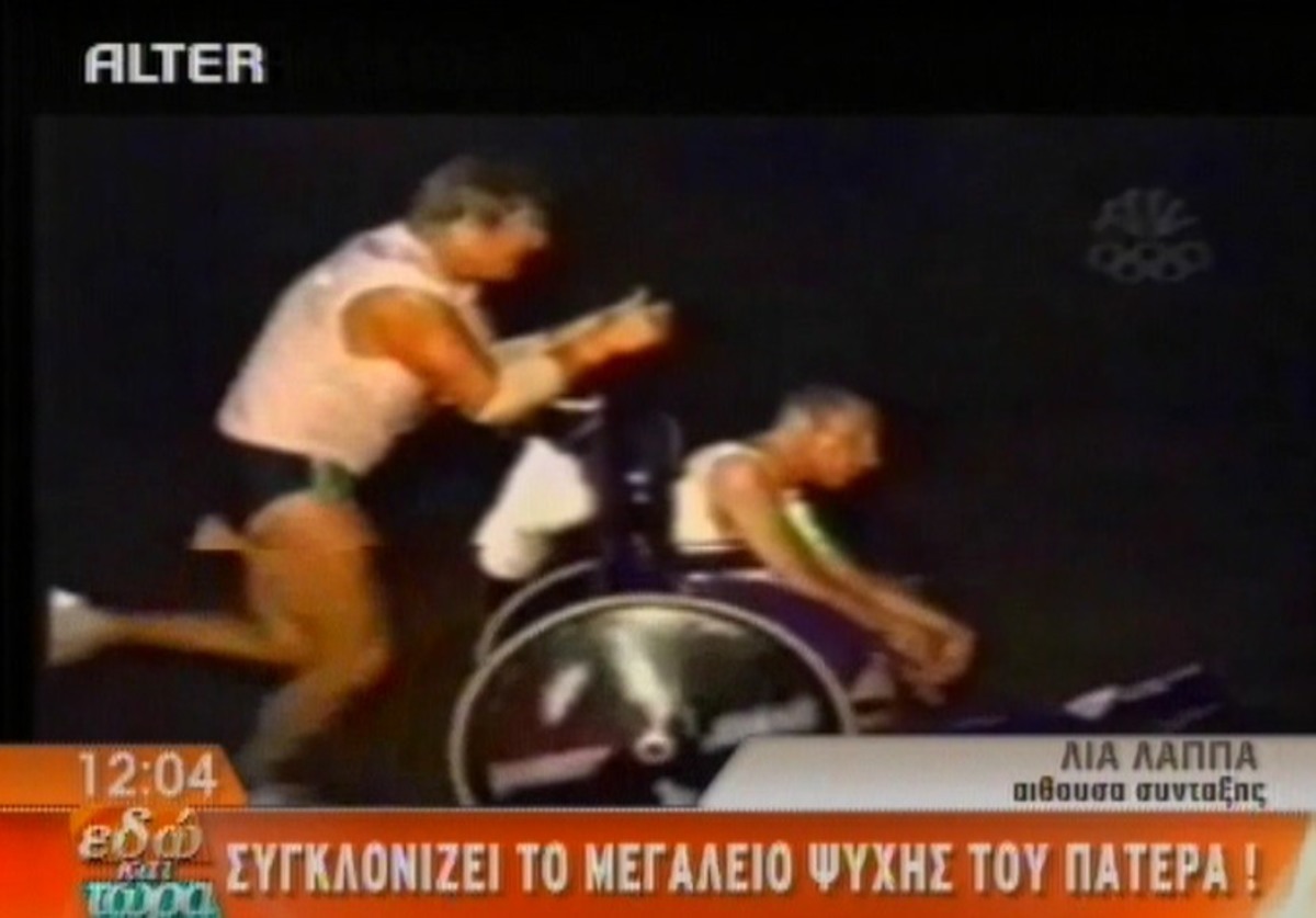 Σπρώχνει τον παραπληγικό γιο του σε μαραθώνιο – Συγκλονιστικές εικόνες