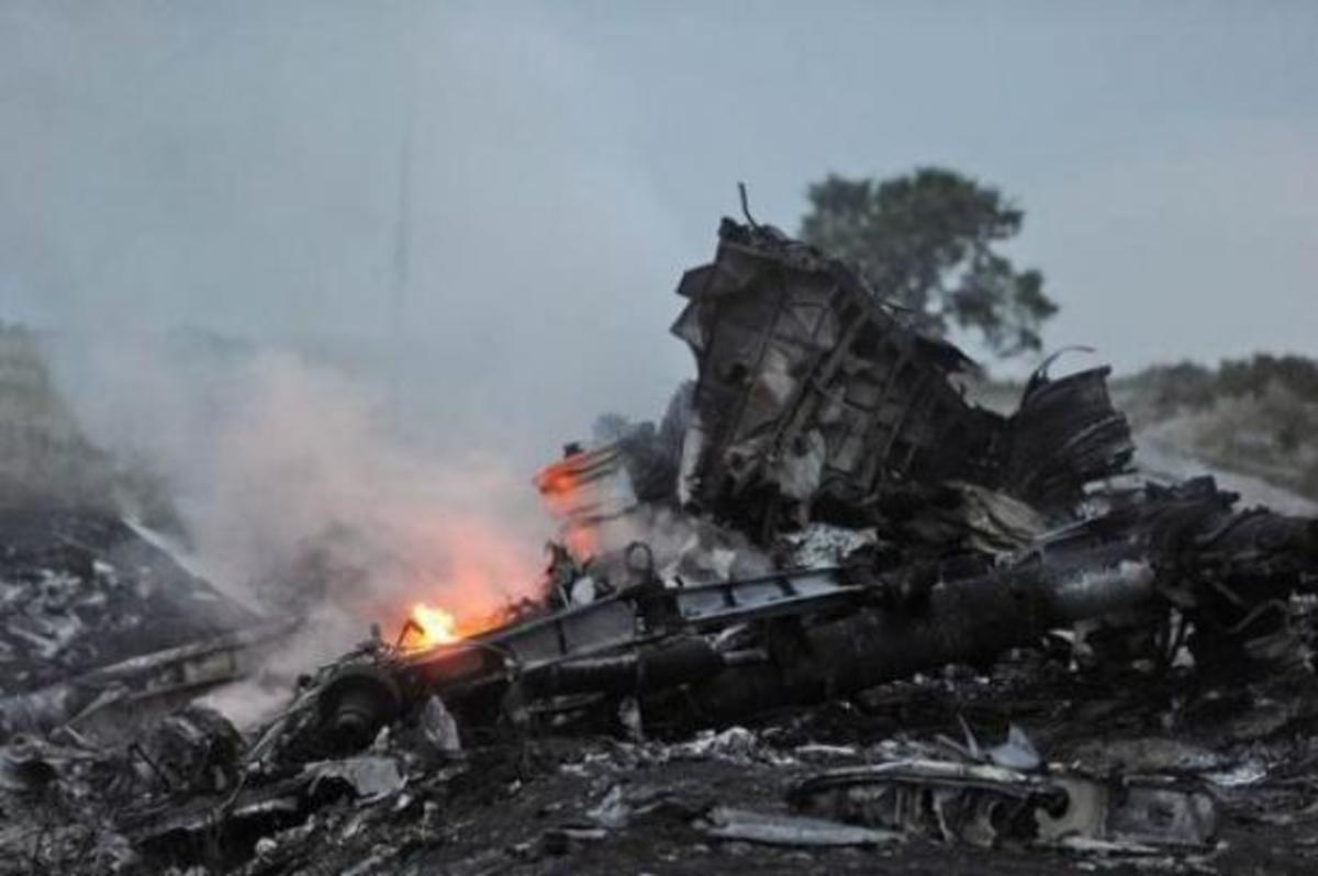 Δείτε βίντεο με το Boeing των Malaysia Airlines να τυλίγεται στις φλόγες