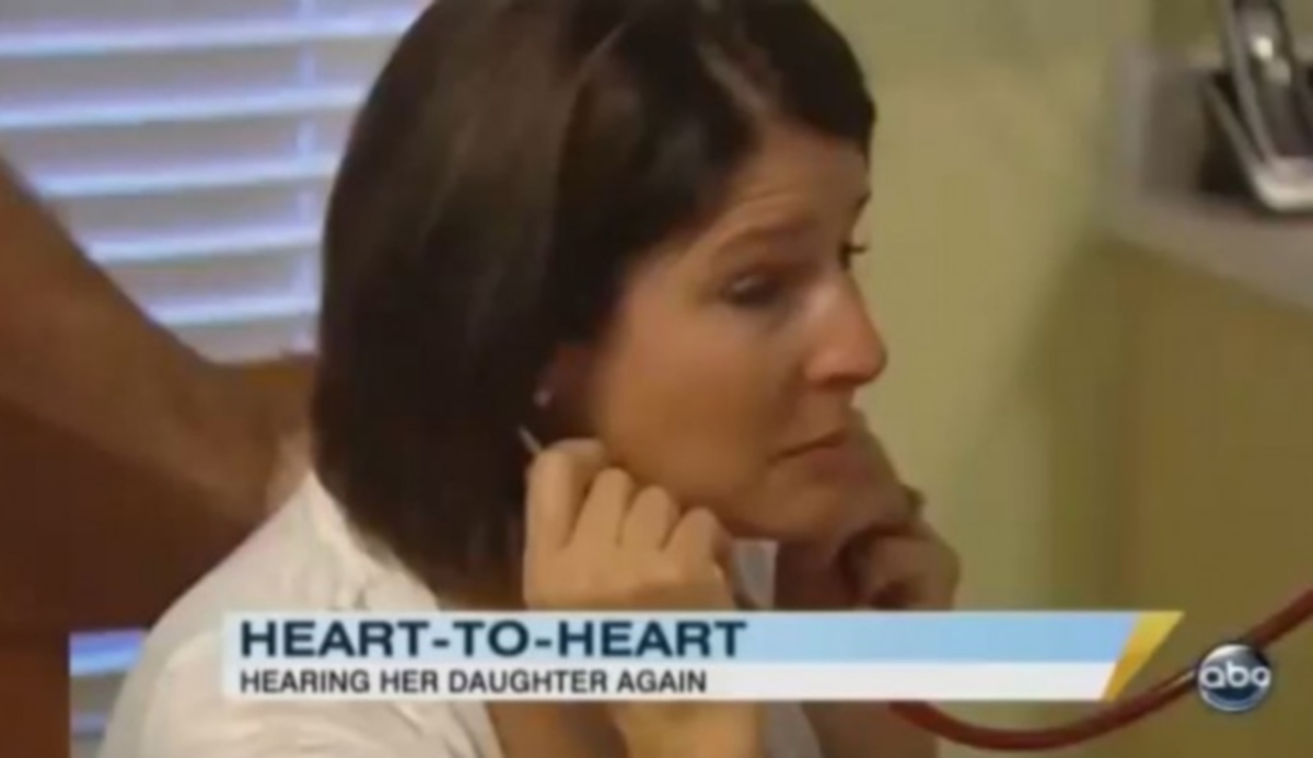 Μητέρα ακούει την καρδιά της κόρης της για τελευταία φορά!