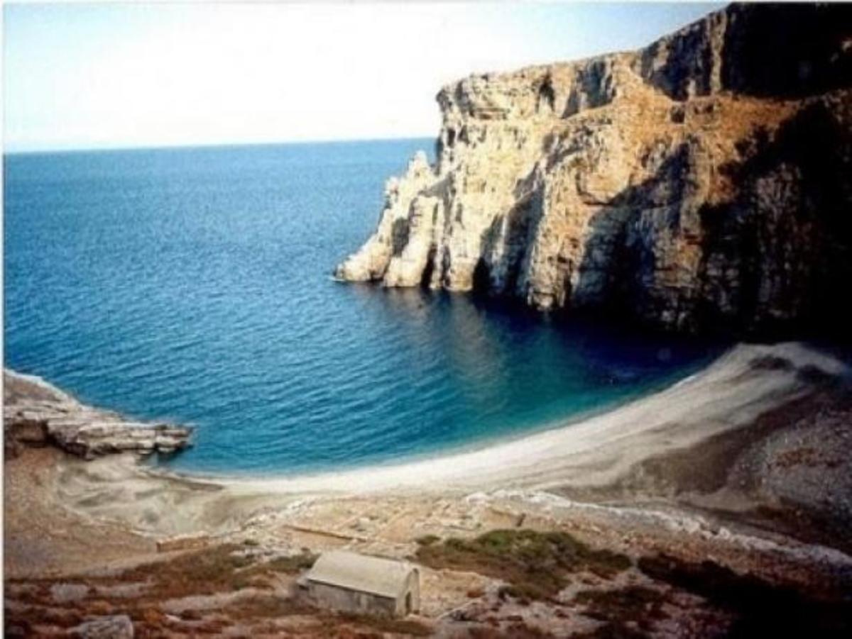 Αυτή είναι η ερημική παραλία της Εύβοιας που μάγεψε τους τουρίστες!
