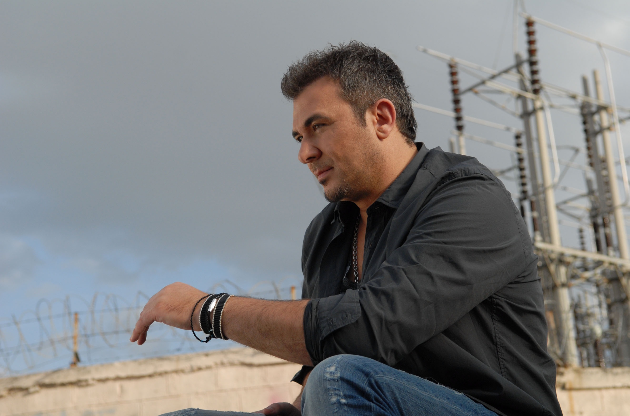 Ξεσπάει ο Αντώνης Ρέμος για τη Μύκονο: «Δε μπορούν να μου προσάπτουν τέτοιο ρατσισμό»!