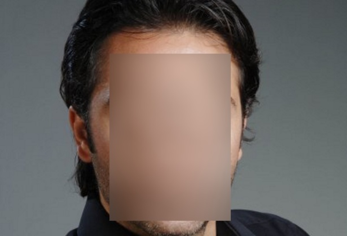 Πήγε να τον πνίξει πάνω στη σκηνή του θεάτρου!