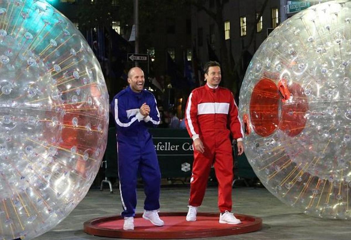 O 47χρονος Jason Statham κατατρόπωσε τον Jimmy Fallon