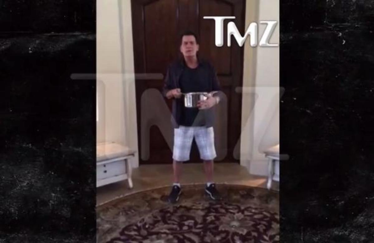 Charlie Sheen: Δεν έβαλε νερό με πάγο στο Ice Bucket Challenge!