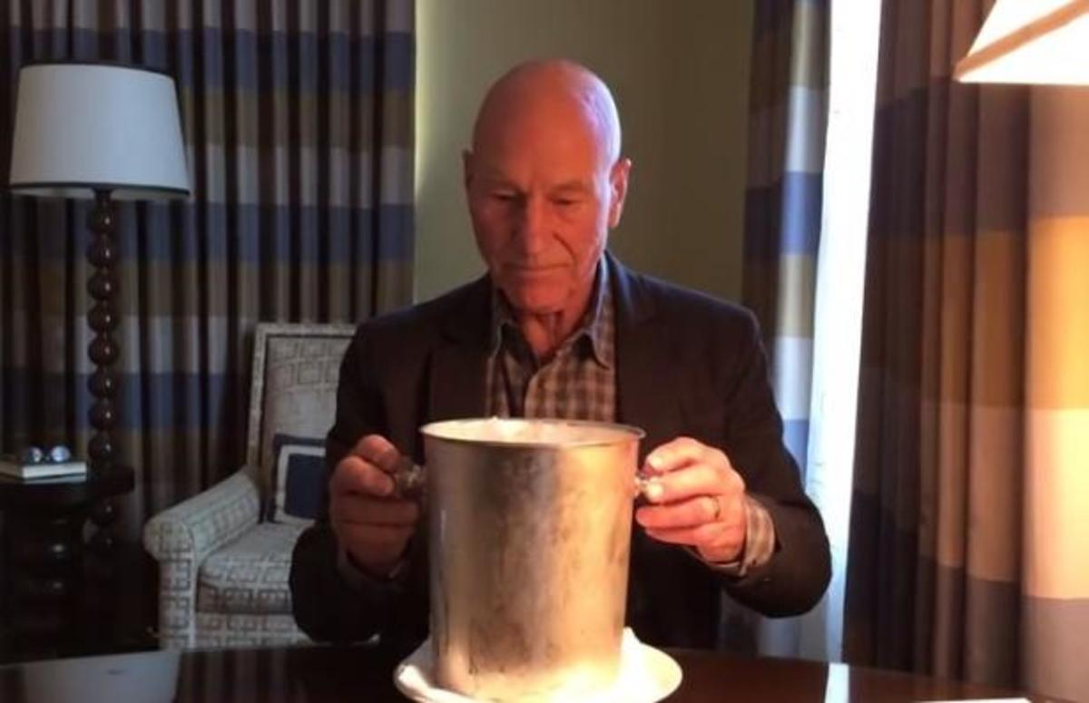 Sir Patrick Stewart: Δέχτηκε το ice bucket challenge με το δικό του τρόπο…