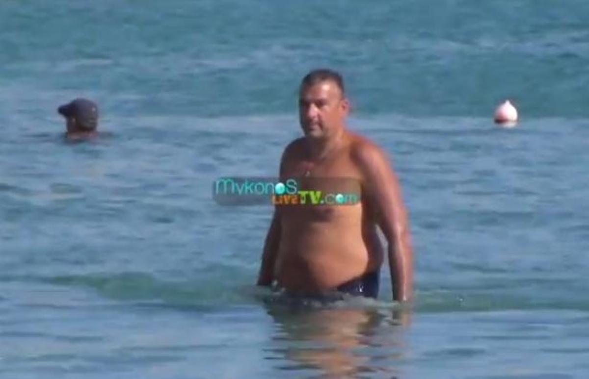 Οι βουτιές του Γιώργου Λιάγκα και του Θέμη Γεωργαντά στη Μύκονο