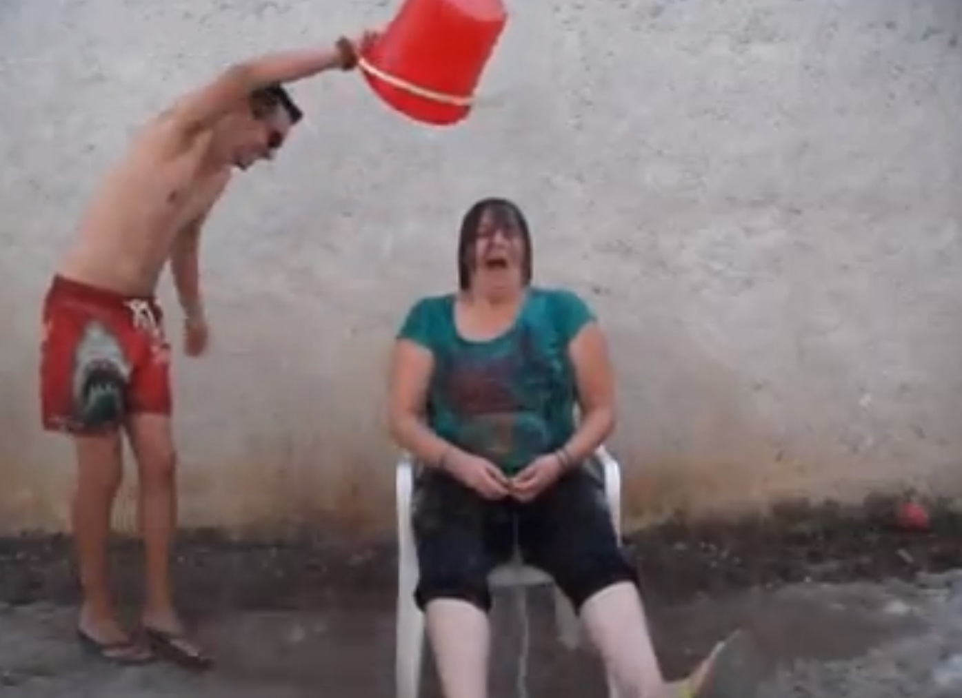 Γωγώ Τσαμπα: Έκανε το ice bucket challenge!