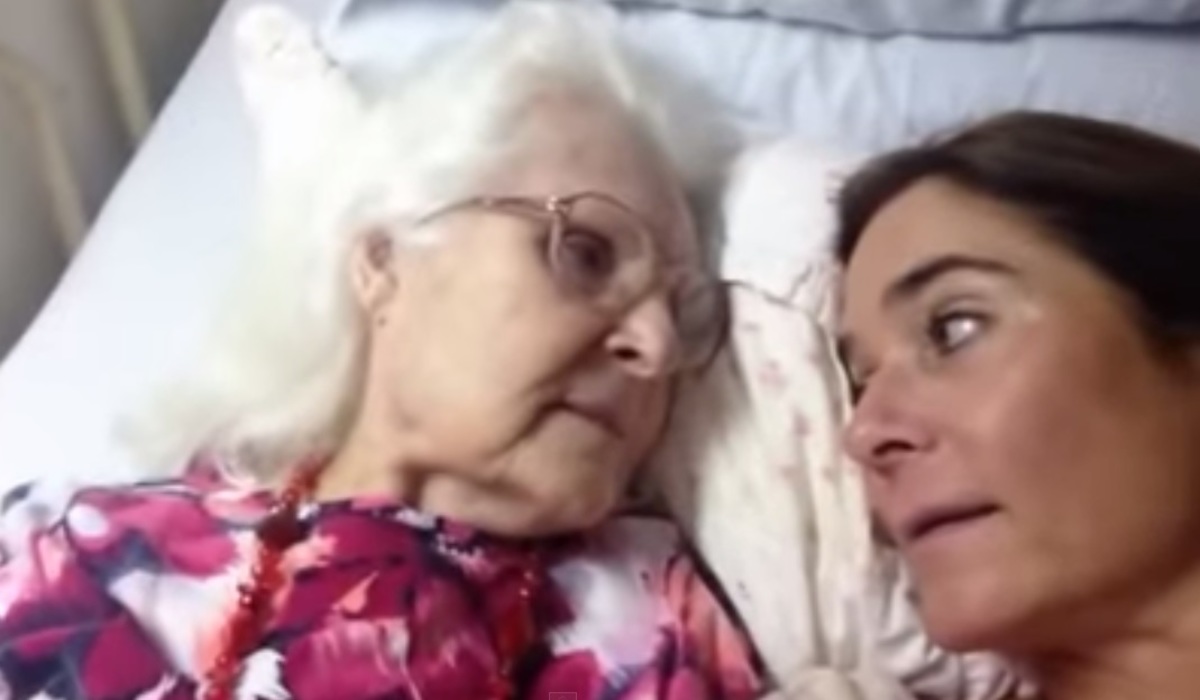 Η στιγμή που ασθενής με Αλτσχάιμερ αναγνωρίζει την κόρη της