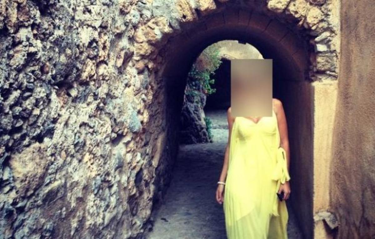 Ποια δημοσιογράφος κάνει βόλτες στη Μονεμβασιά;