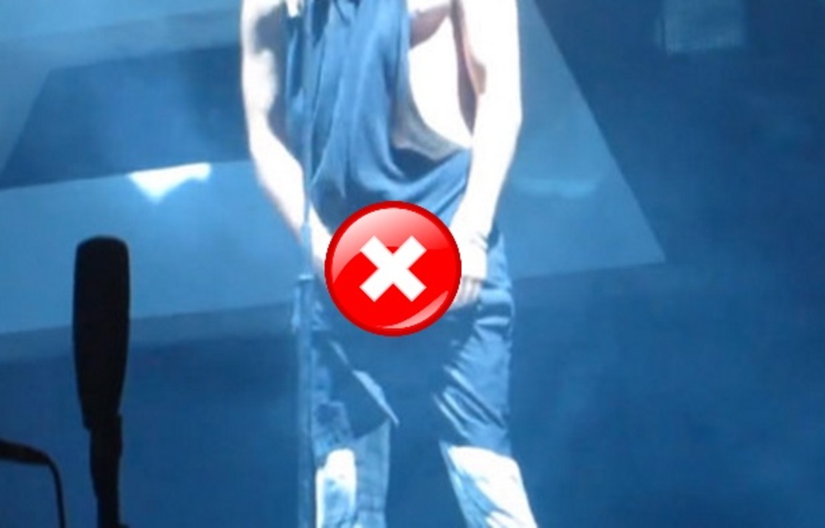 Πολύ γνωστός ηθοποιός έκανε επίδειξη του μορίου του επί σκηνής!