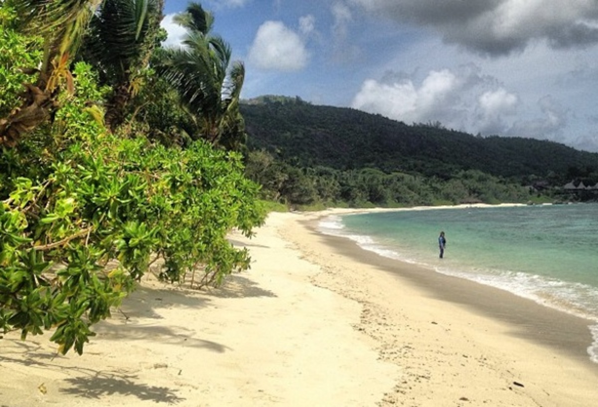 Ποιος Έλληνας τραγουδιστής βρίσκεται στις Σεϋχέλλες μαζί με τη σύζυγό του;