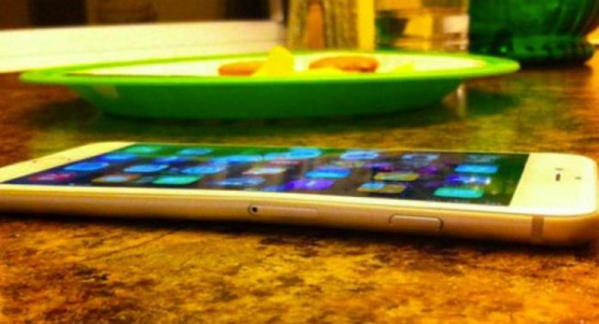 Το iPhone 6 …λυγίζει!