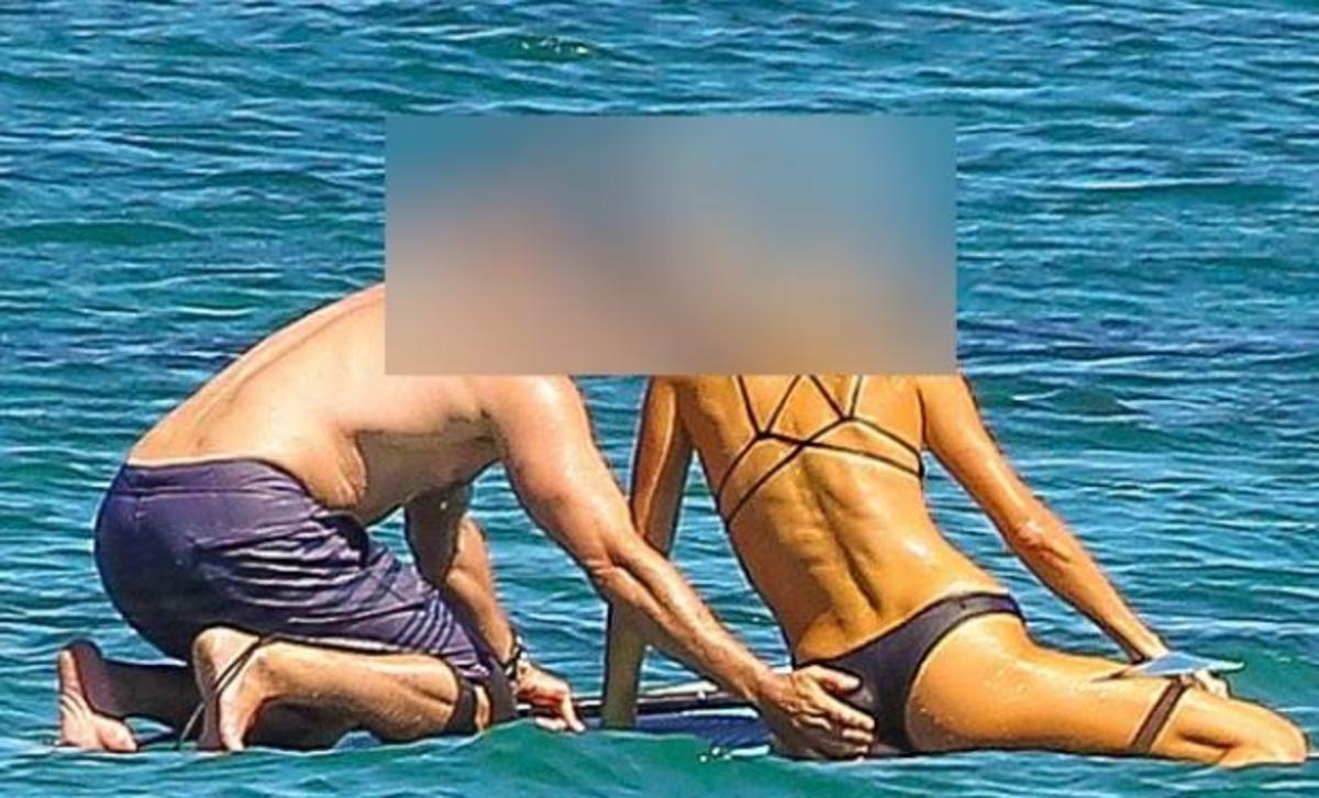 Δε μπορούσε να πάρει τα χέρια του από πάνω της