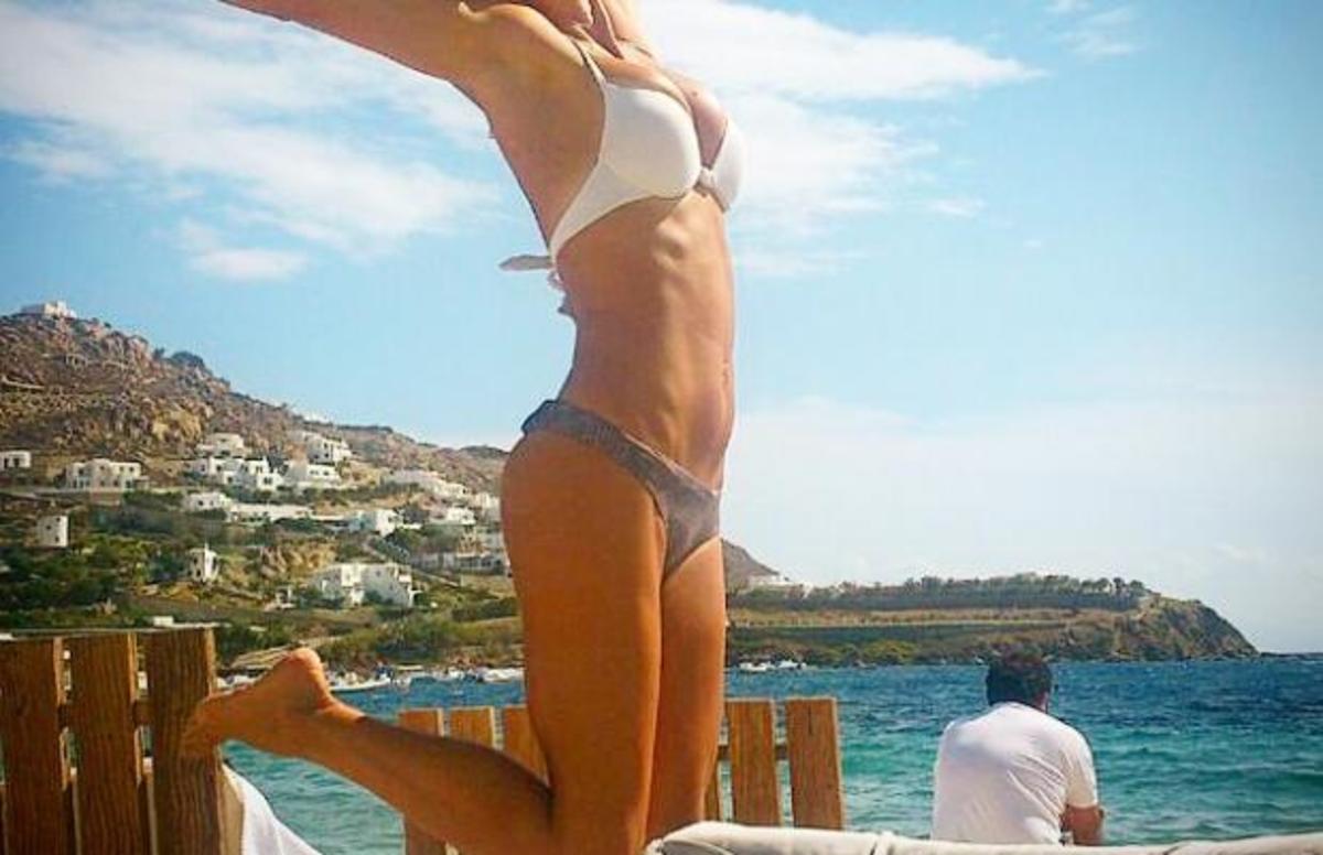 Ποια ηθοποιός διαθέτει αυτούς τους κοιλιακούς;