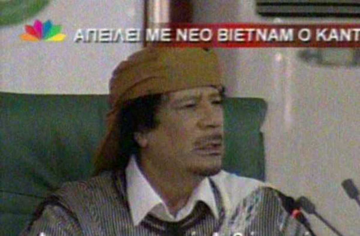Στο σκαμνί για εγκλήματα πολέμου ο Καντάφι