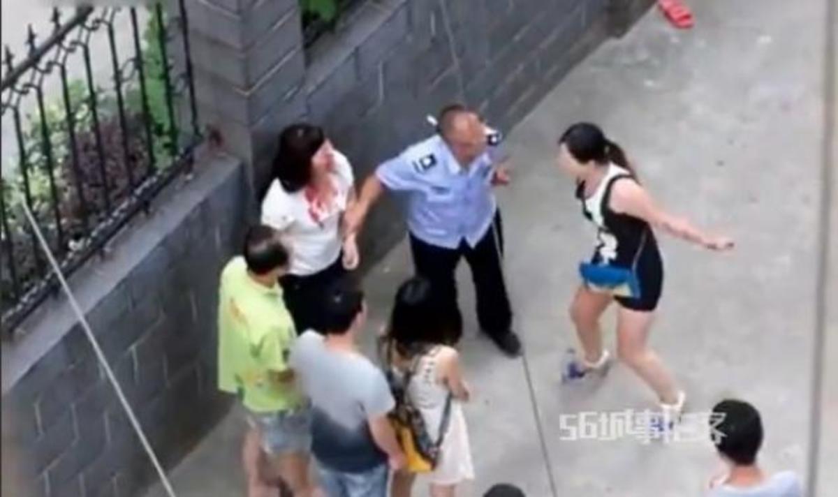 Βίντεο: Έσπασε στο ξύλο την ερωμένη του άντρα της!