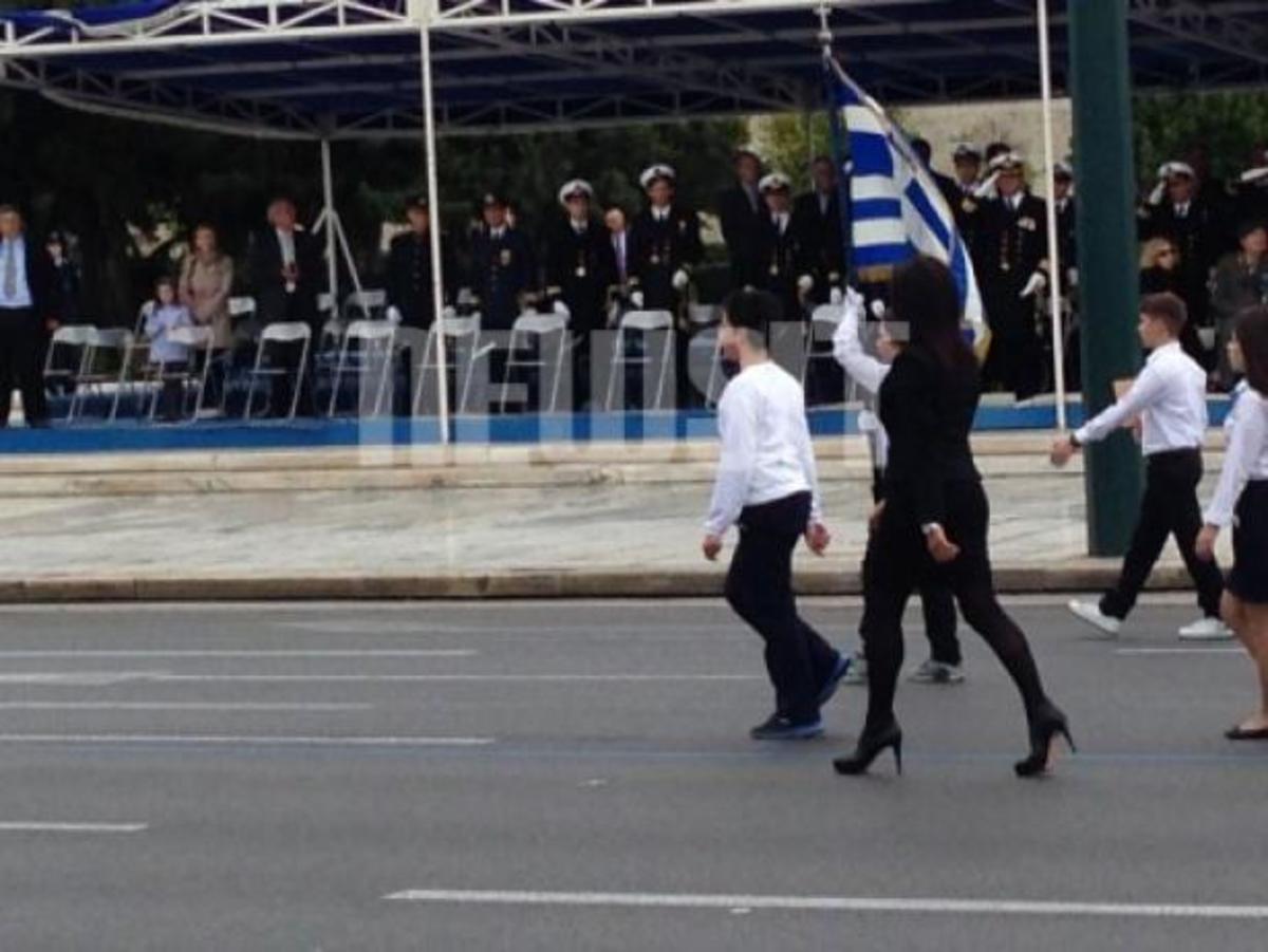 Αυτή είναι η γυναικεία παρουσία που τράβηξε πάνω της όλα τα βλέμματα στην παρέλαση