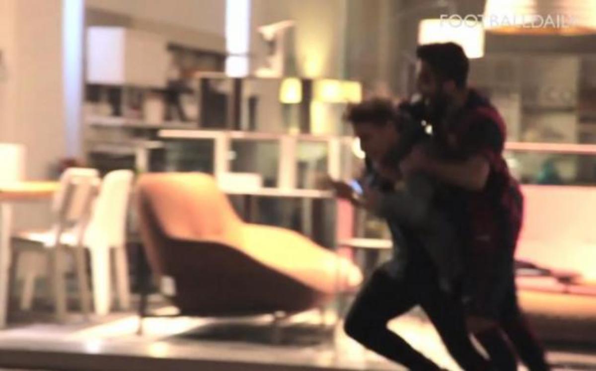 Άρχισε να δαγκώνει κόσμο ως… ζόμπι Σουάρες!