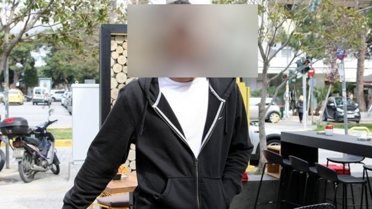 Ποιο γνωστό πρόσωπο που έκανε guest στις “Τρίχες” παραδέχτηκε ότι φλερτάρει μέσω Facebook;