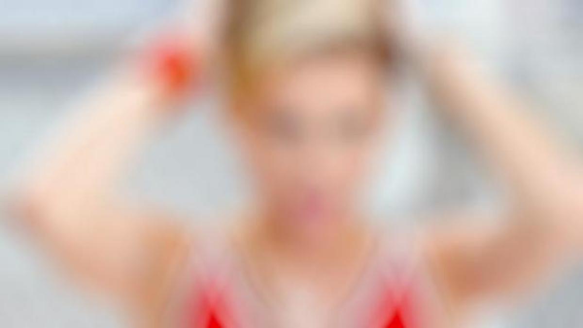 Ποια πασίγνωστη τραγουδίστρια έκανε πεντικιούρ στο κατοικίδιο της;