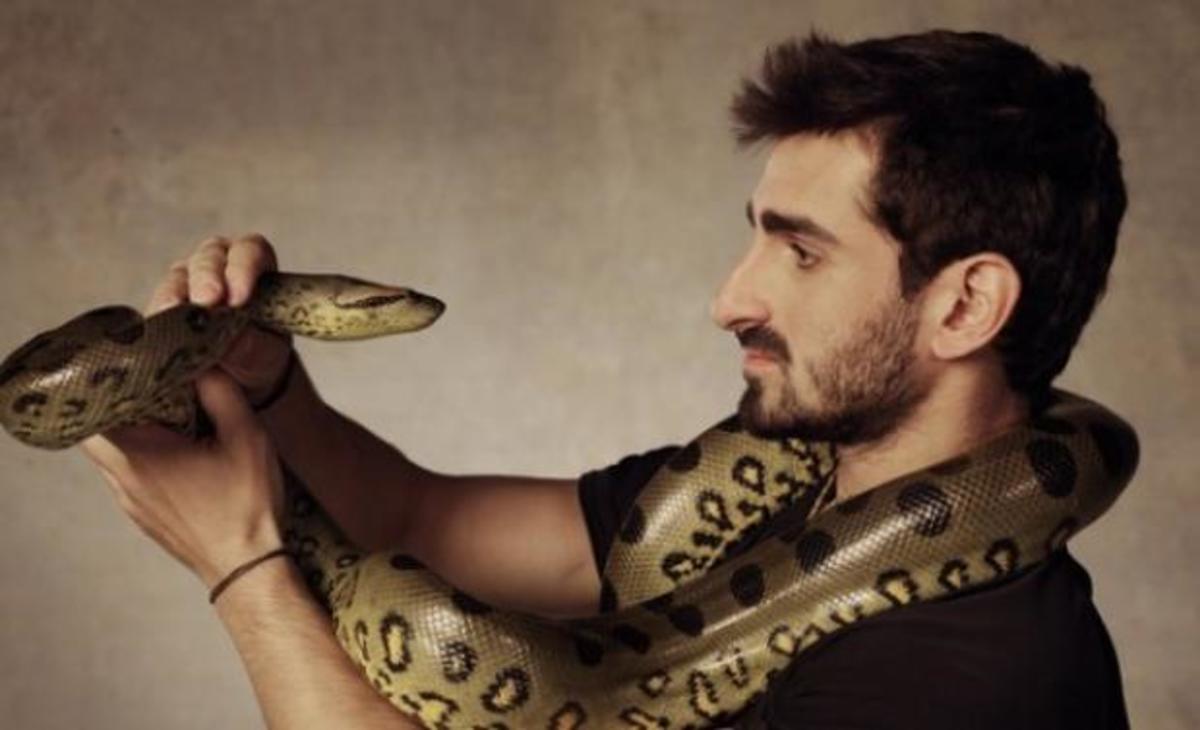 Θα τον φάει ζωντανό ένα ανακόντα!