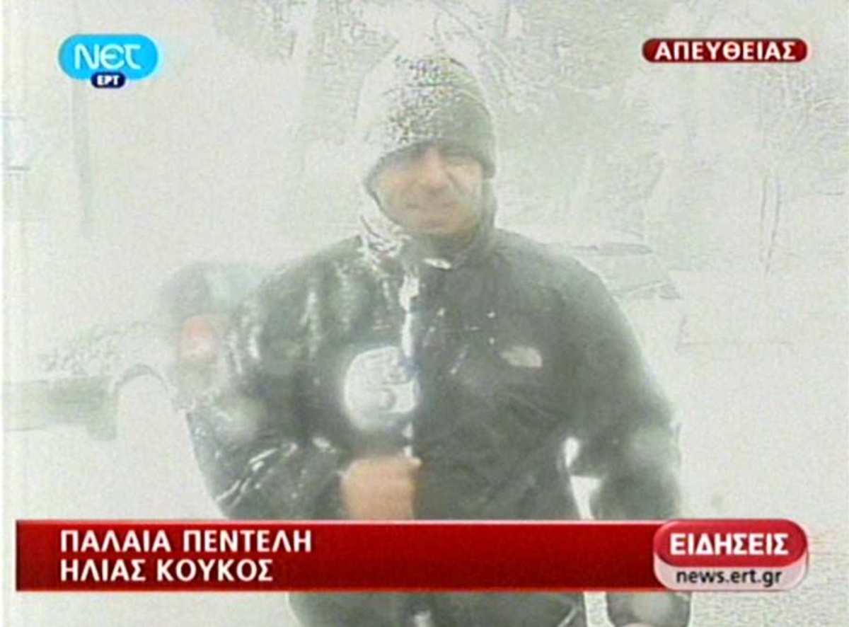 Ρεπόρτερ της ΝΕΤ σε χιονοθύελλα – Δε μπορούσε να μιλήσει απ’ το κρύο!