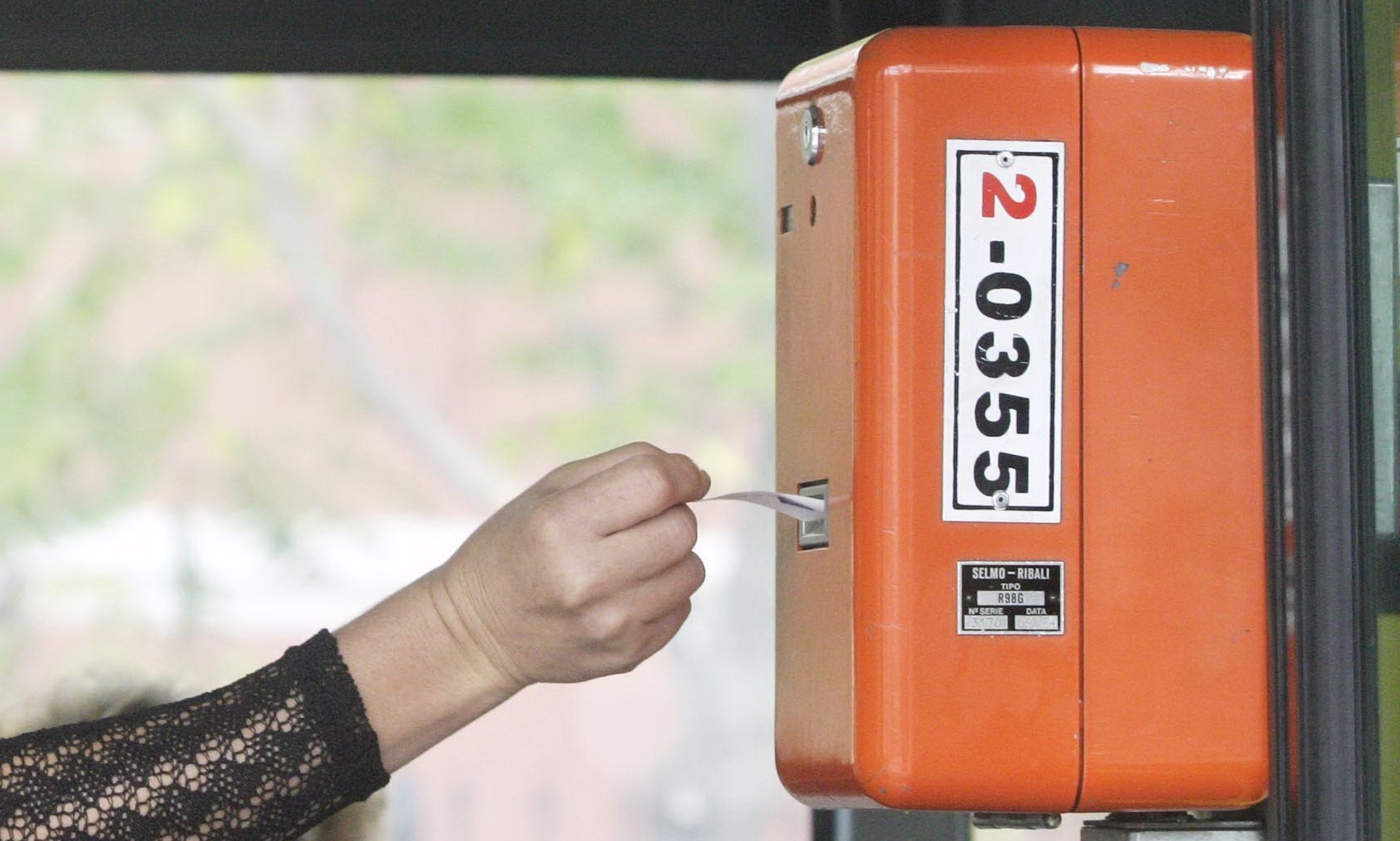 Πρωταγωνιστές κωμικής σειράς μπήκαν σε λεωφορείο χωρίς εισιτήριο