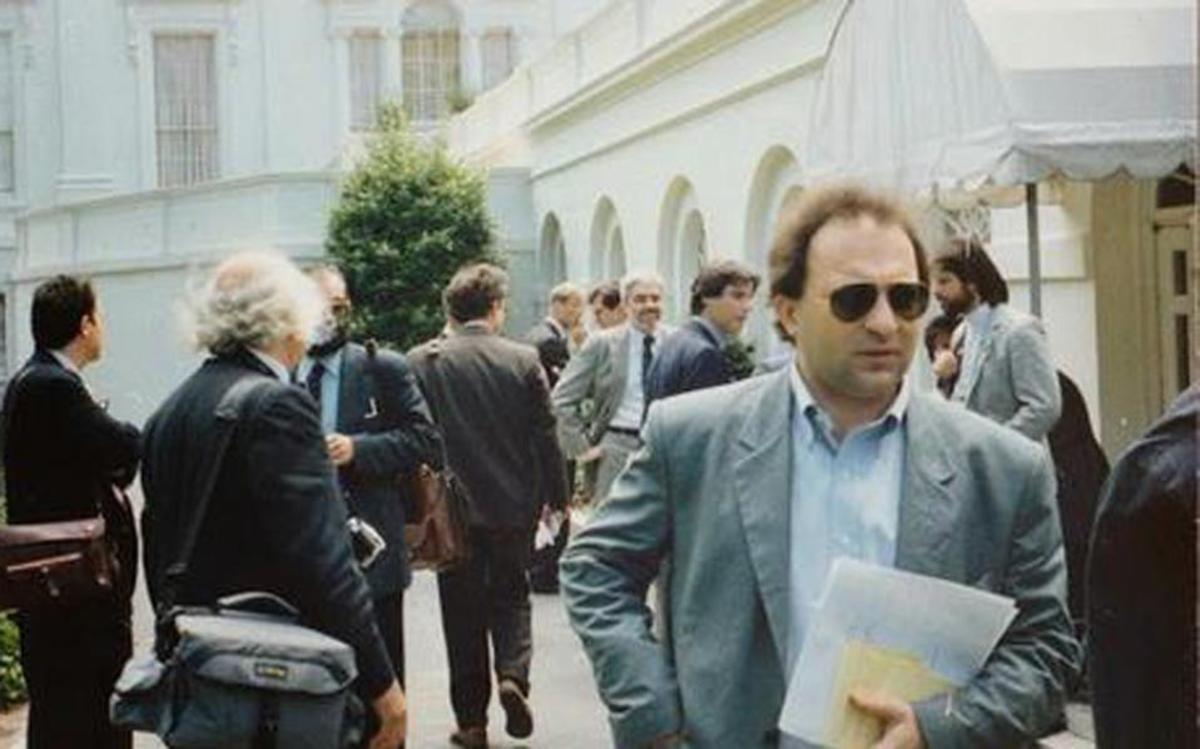 Πέθανε ο δημοσιογράφος Βασίλης Ζήσης