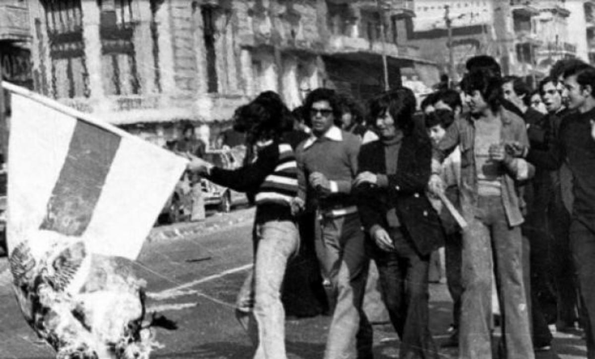 Τα πρωτοσέλιδα των εφημερίδων μετά την 17η Νοεμβρίου 1973