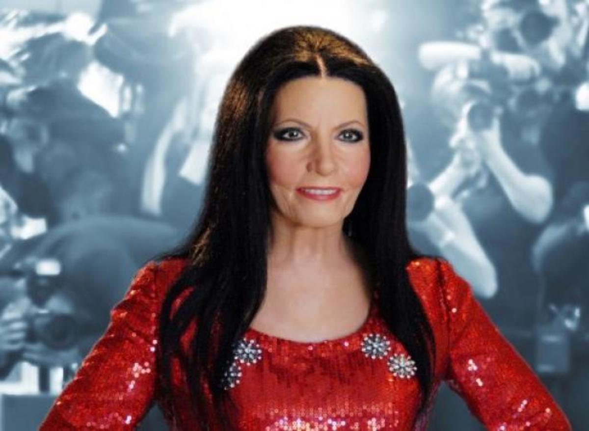 Η Ζωζώ Σαπουντζάκη σε μουσείο κέρινων ομοιωμάτων