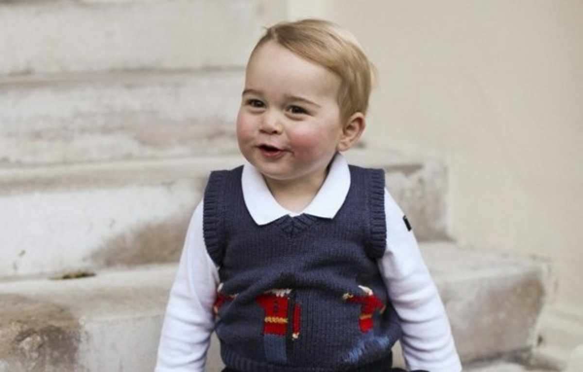 Ο πρίγκιπας Γεώργιος ποζάρει κι εμείς… λιώνουμε!