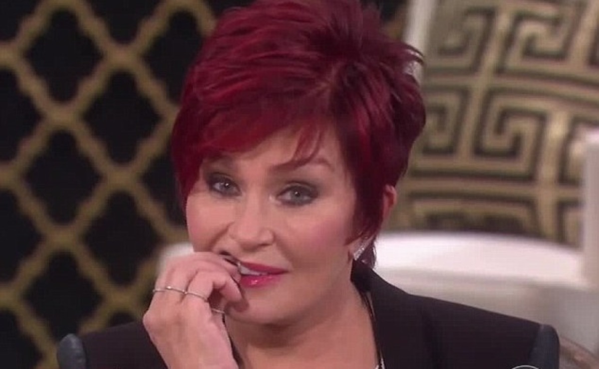 Sharon Osbourne: Της έφυγε το δόντι στον αέρα του «The talk»!