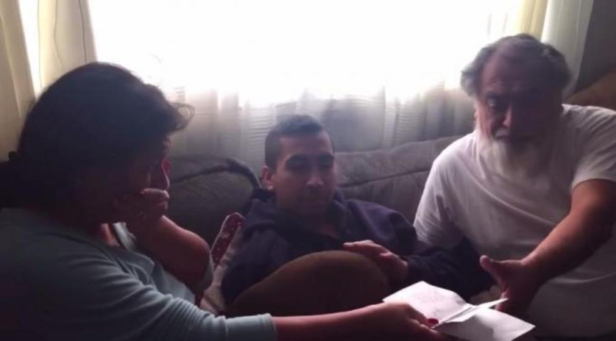 Το χριστουγεννιάτικο δώρο – έκπληξη στους γονείς του!