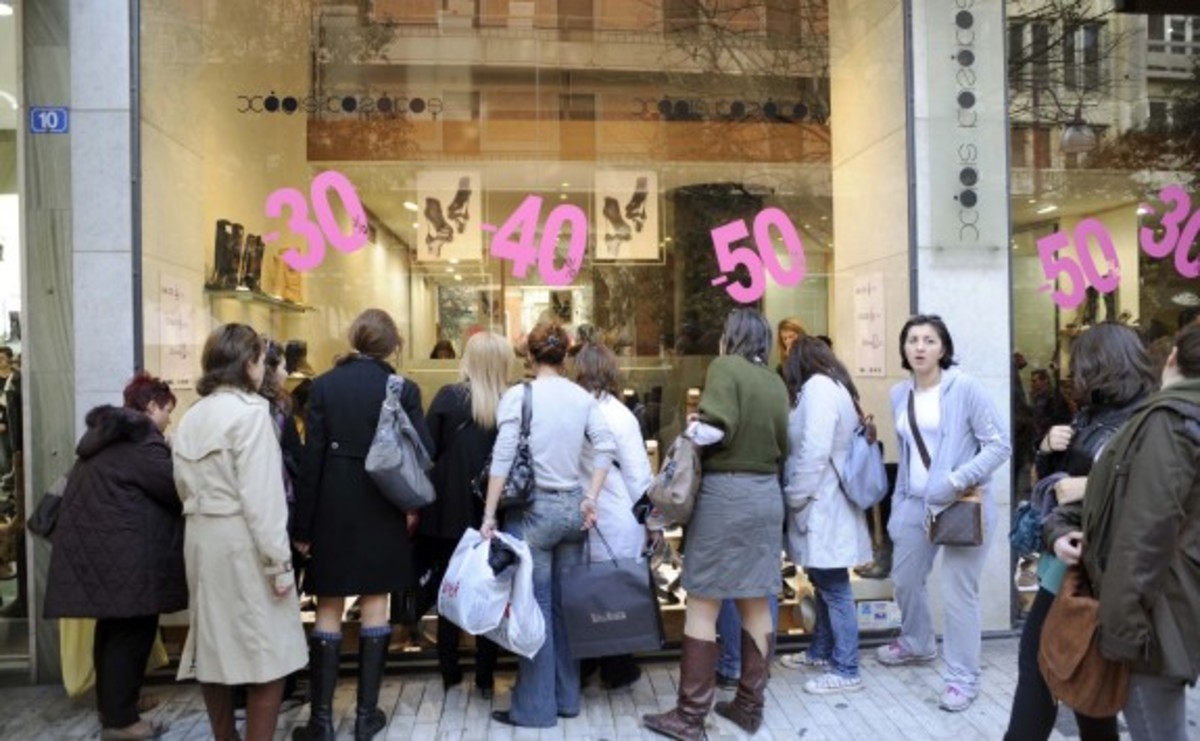 Εκπτώσεις: Ανοιχτά σήμερα τα καταστήματα
