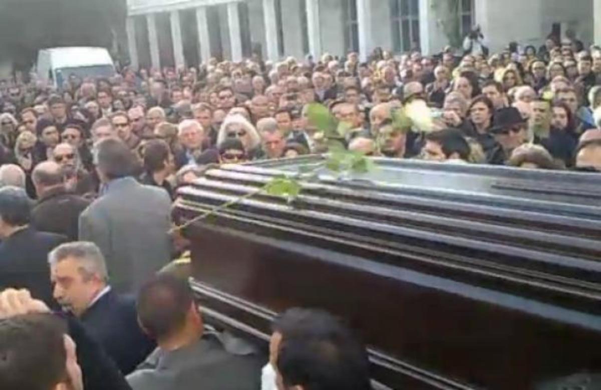 Το τελευταίο αντίο στον Μανώλη Ρασούλη
