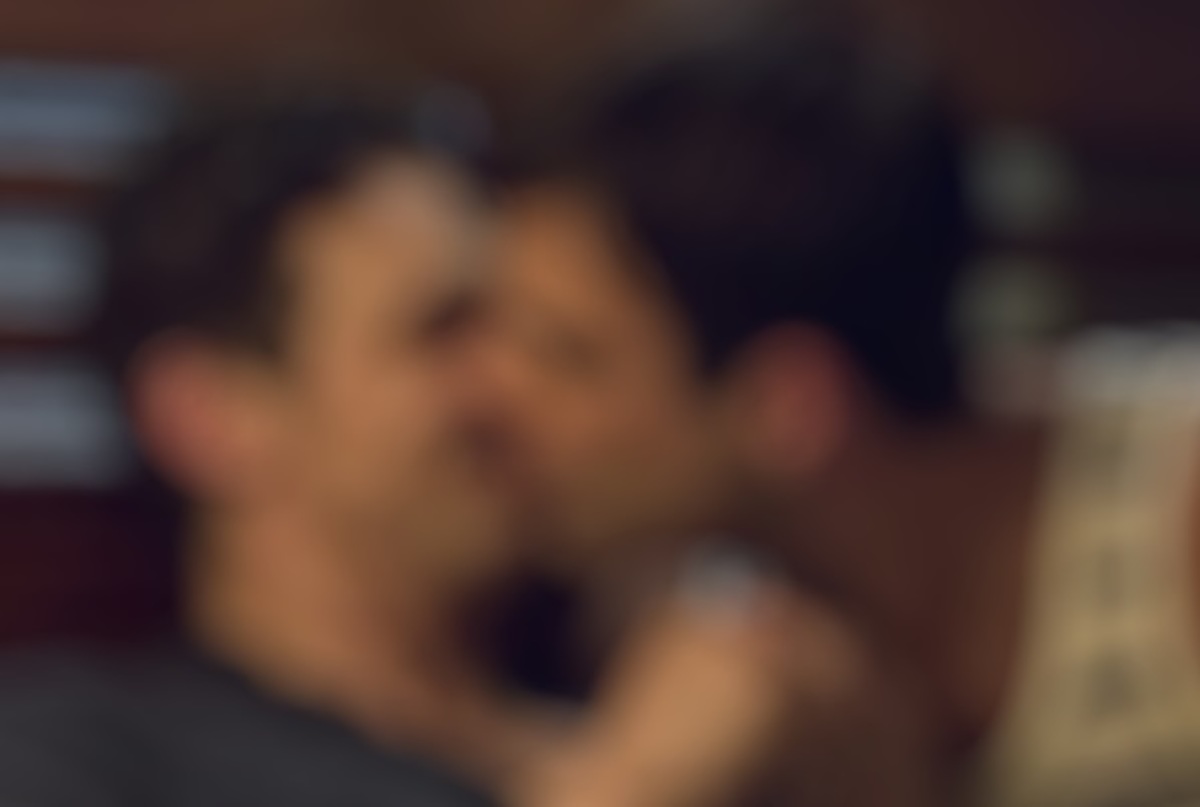 Γνωστοί ηθοποιοί ανταλλάσσουν φιλιά στο στόμα