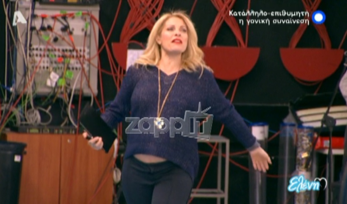 Ελένη Μενεγάκη: Βγήκε με κοντό μπλουζάκι στην εκπομπή