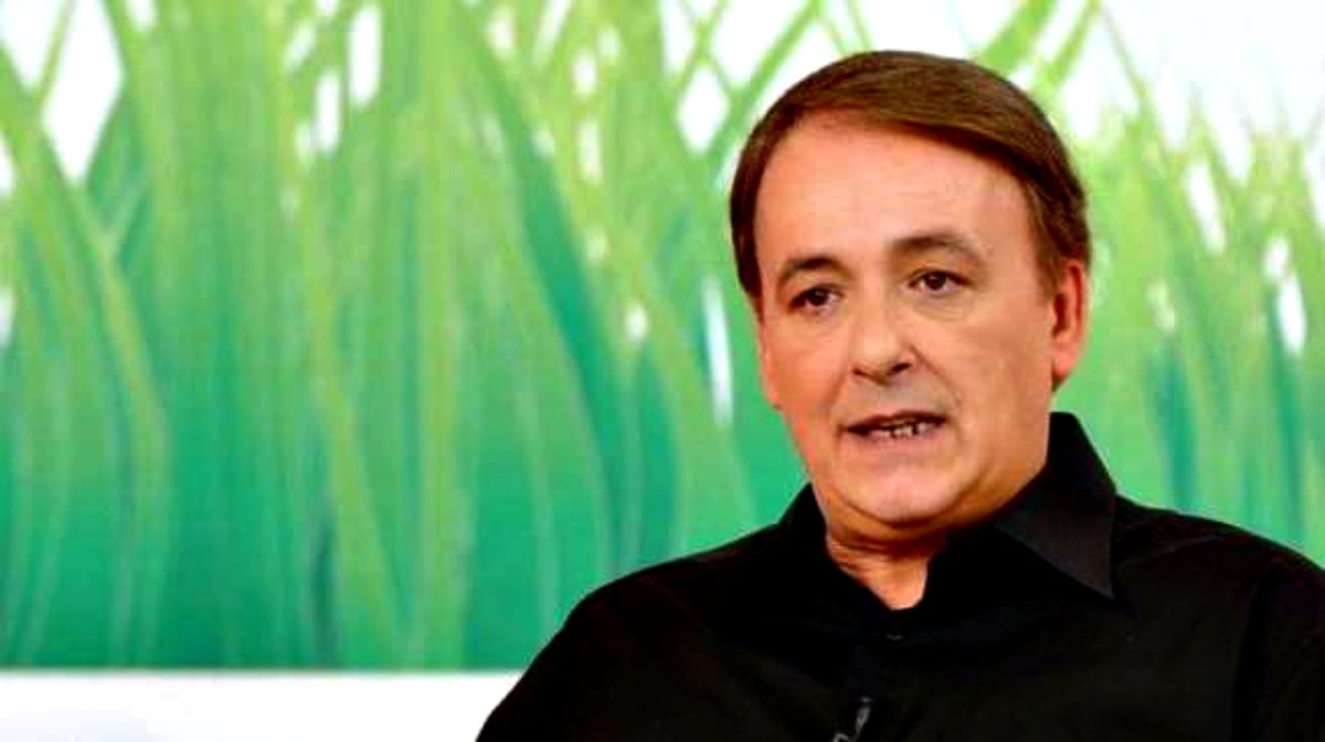 Το σχόλιο του Αντρέα Μικρούτσικου για τις ομιλίες Σαμαρά και Θεοδωράκη