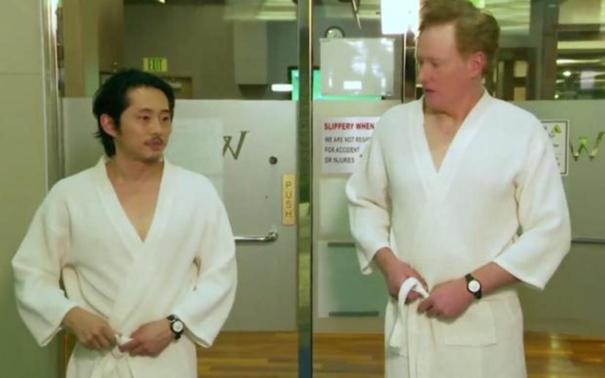 Conan O'Brien: Γυμνός σε κορεάτικο σπα μαζί με τον Steven Yeun