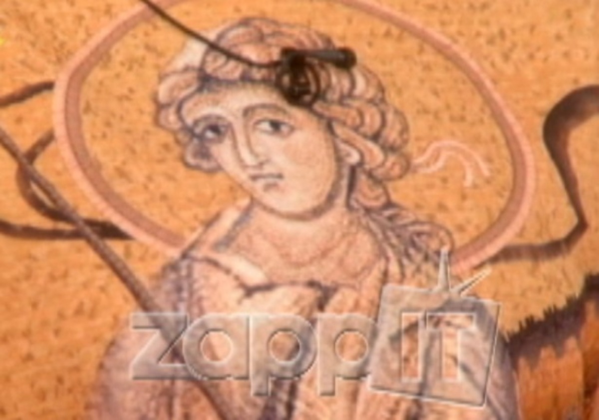 Ποια παρουσιάστρια βγήκε με αγιογραφία στην μπλούζα;