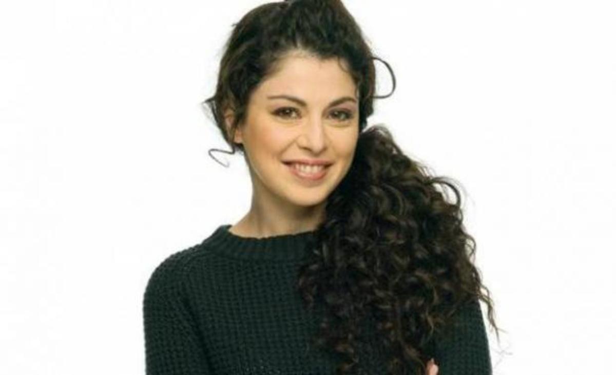 Μένη Κωνσταντινίδου: «Στο σχολείο ήμουν δακτυλοδεικτούμενη»