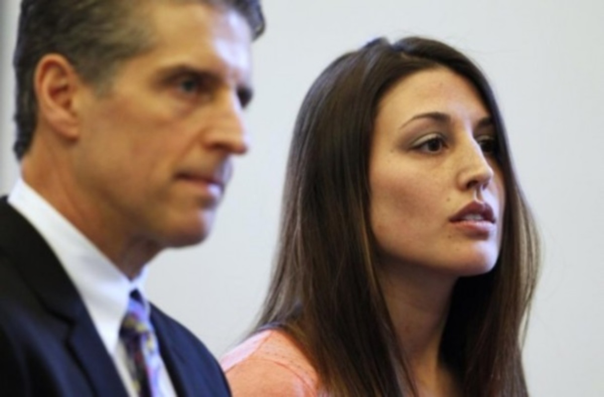 Καθηγήτρια παρέδιδε μαθήματα σεξ σε 18χρονους!