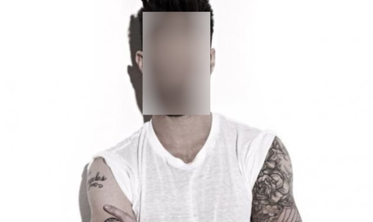 Πέταξε το μικρόφωνο στο κεφάλι θαυμάστριας σε συναυλία του!