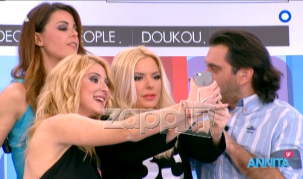 H Αννίτα Πάνια έβγαλε την πρώτη της selfie!